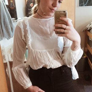 WHITE RUFFLE TOP 🌟